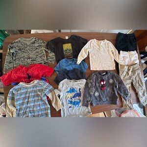 Toddler boy 2T clothing lot, spiderman, Star Wars, gap, dinosaurs, old navy
